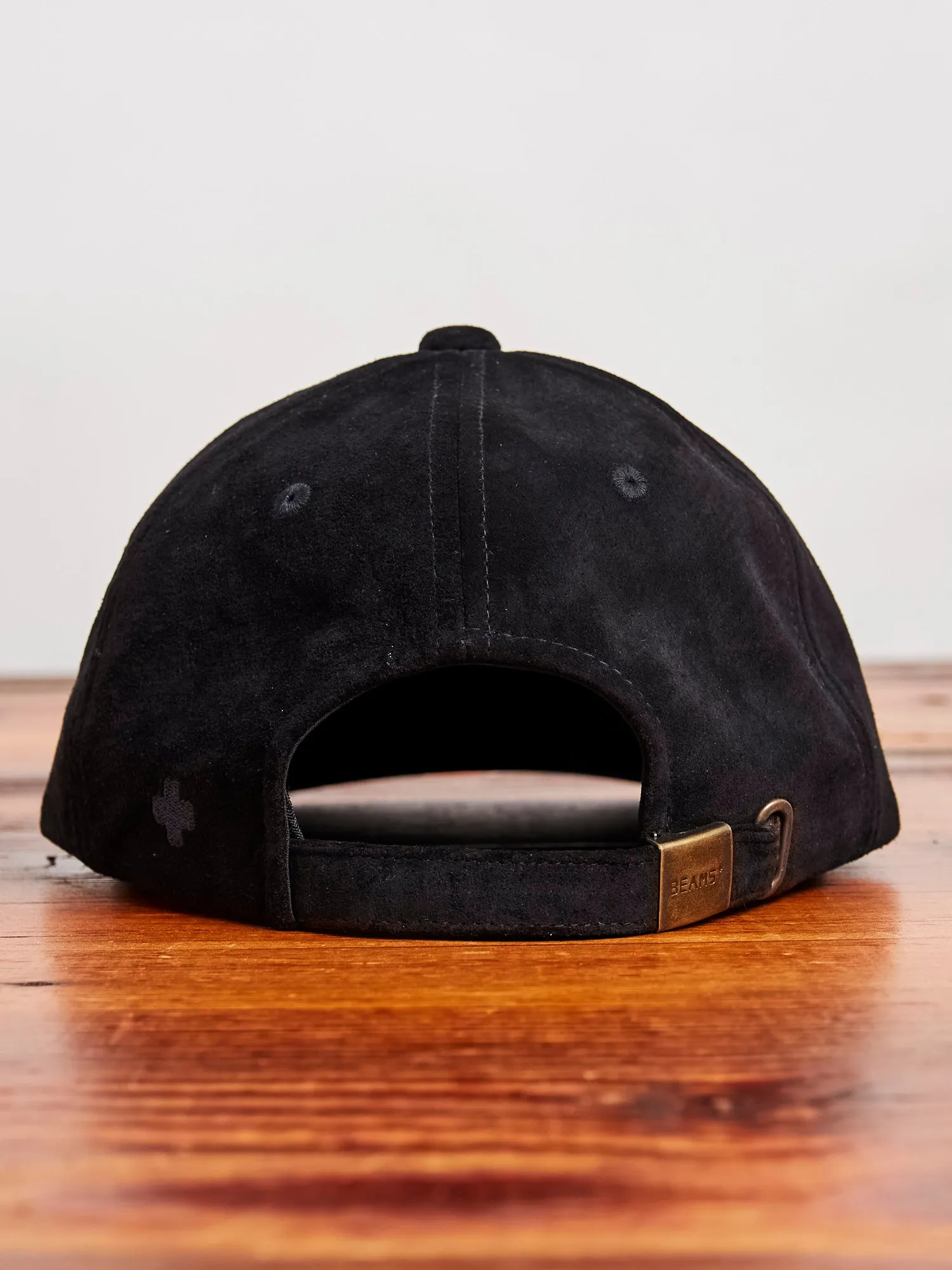 6-Panel Suede Cap in Black