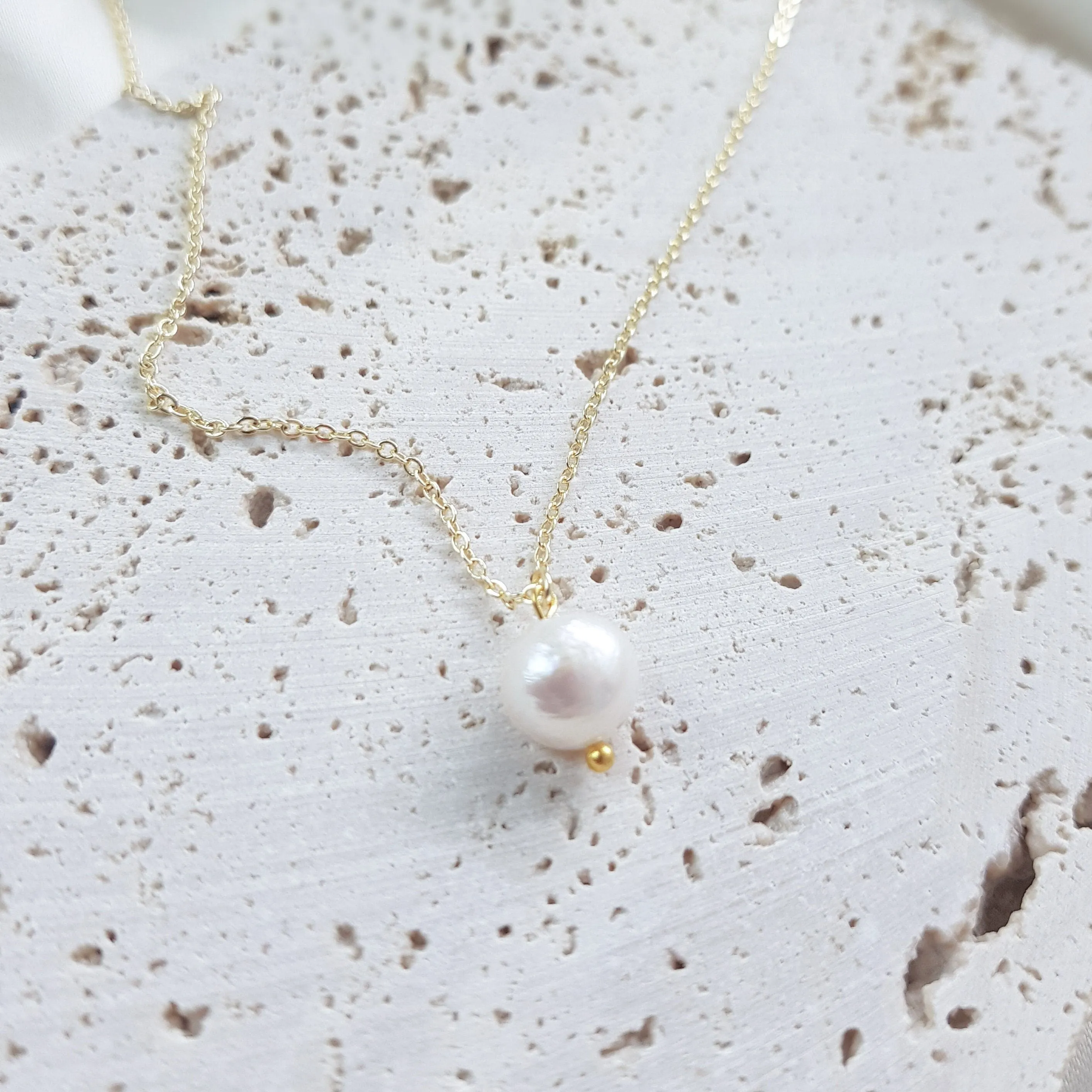 Baroque pearl bridal necklace, Dainty wedding necklace, Gold minimalist elegant necklace, Freshwater pearl wedding jewellery