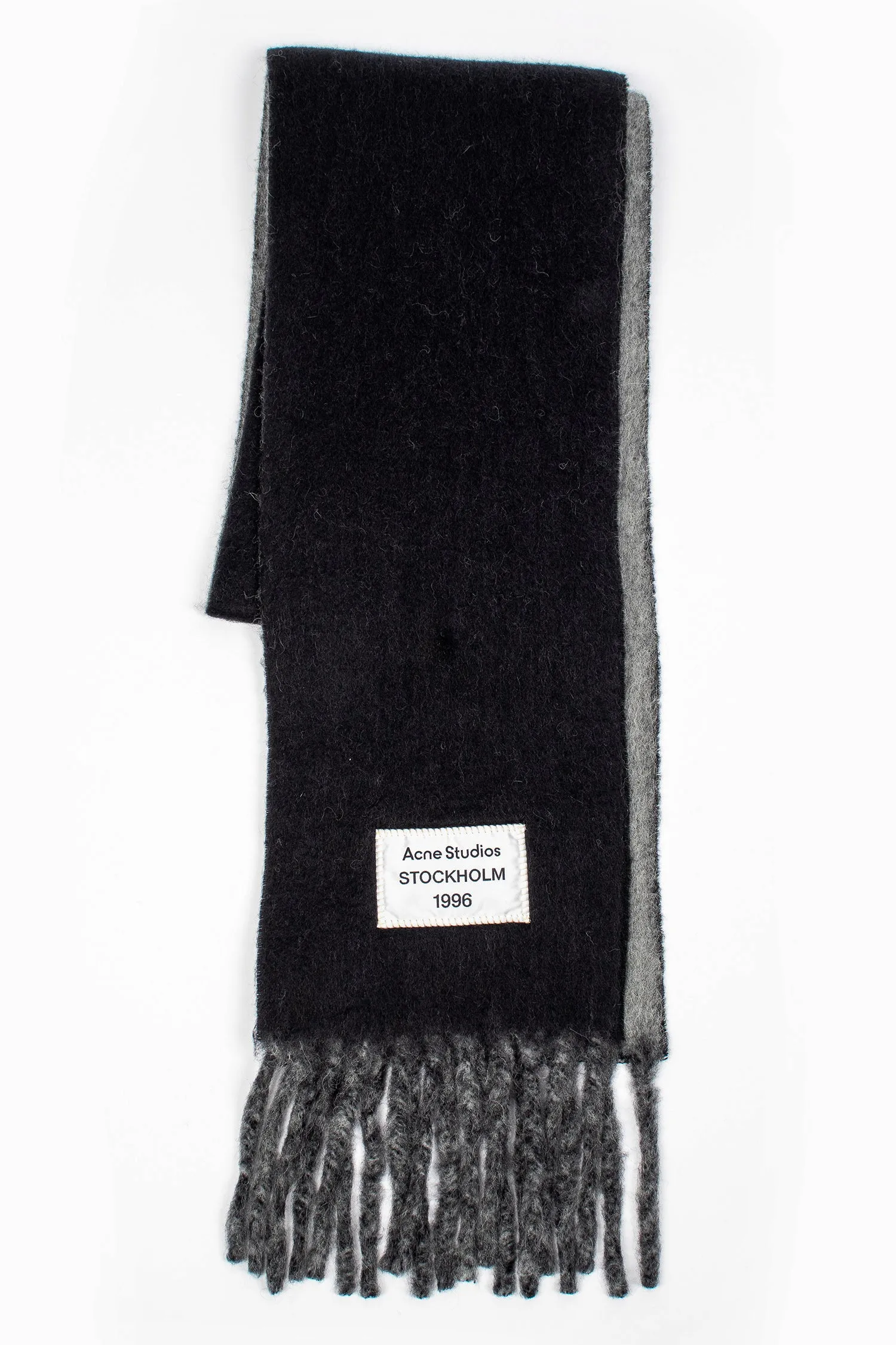 Fringed Logo Label Scarf Black/Grey