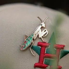 HIGH FASHION MANTIS PIN