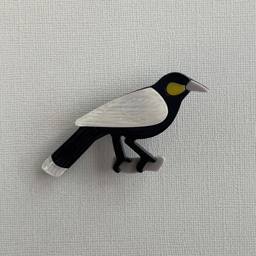 Iris Magpie Brooch Black